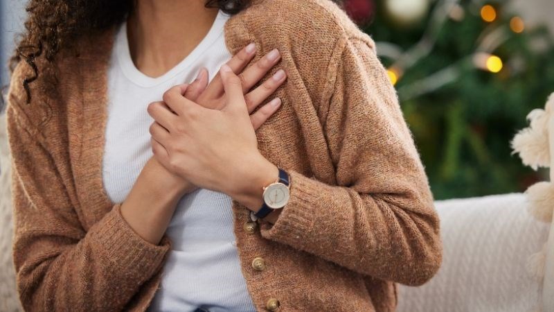 Căng tức ngực là tình trạng có thể gặp ở phụ nữ tiền mãn kinh
