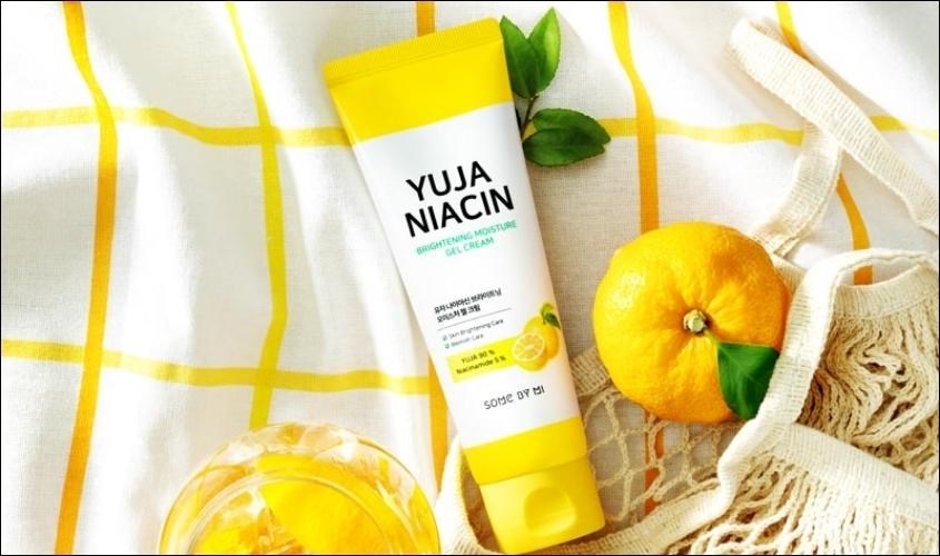 Gel dưỡng ẩm làm sáng da chiết xuất Quýt Yuja Some By Mi Niacin Brightening Moisture 100 ml