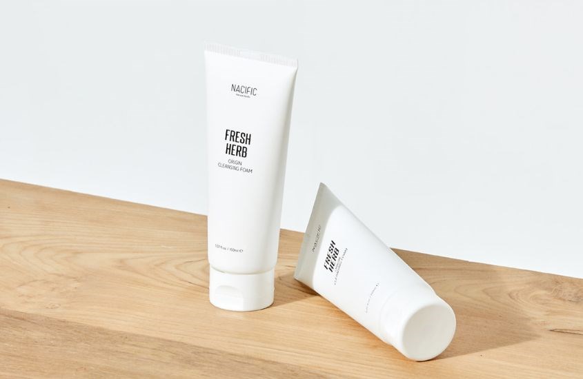 Sữa rửa mặt chiết xuất Hoa Cúc và Keo Ong Nacific Fresh Herb Origin 150 ml