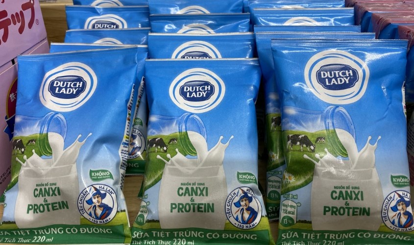 Sữa tươi Dutch Lady có đường bịch 210 ml (từ 1 tuổi)
