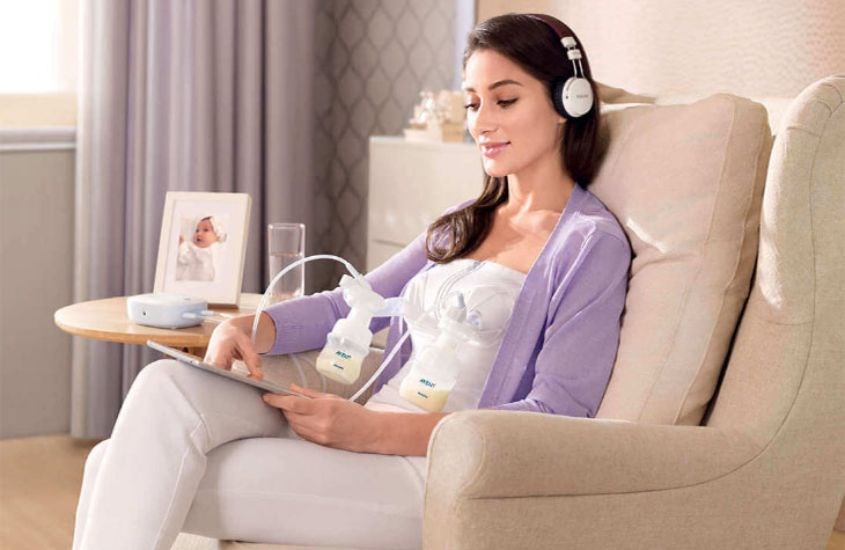 Nên hút cả 2 bên ngực để cân bằng và đảm bảo lực hút đều hơn