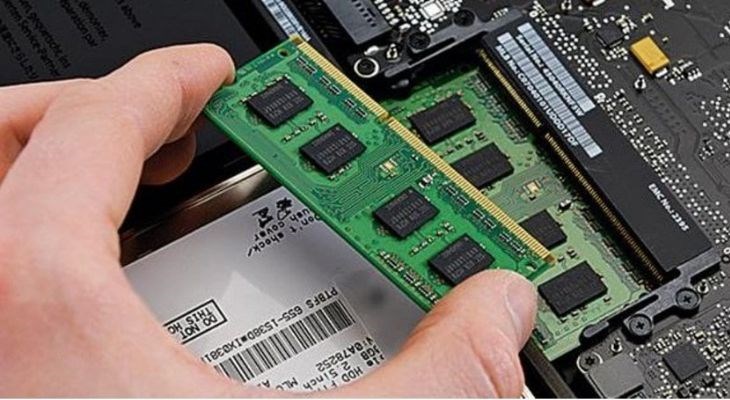 Kiểm tra và đảm bảo RAM đã cắm chặt vào mainboard