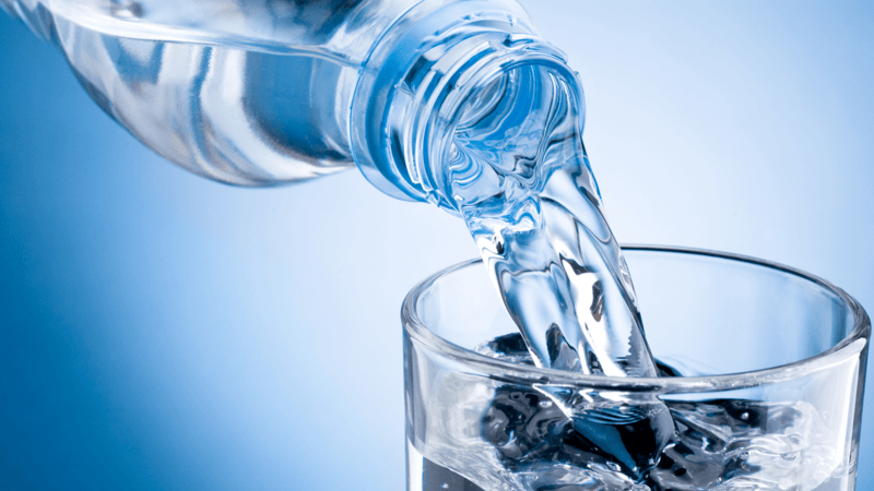 Uống nhiều nước giúp nâng cao tinh thần và xoa dịu cơn giận