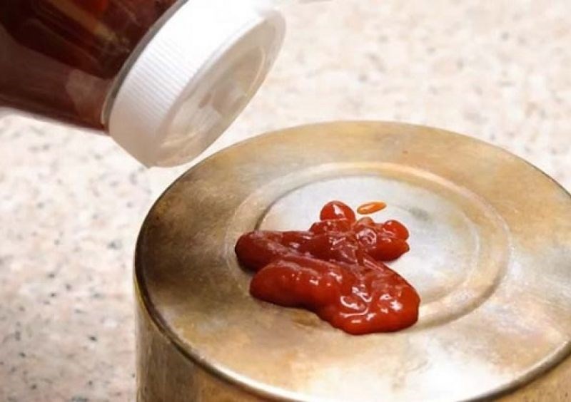 Hướng dẫn làm sạch nồi bị cháy bằng sốt cà chua