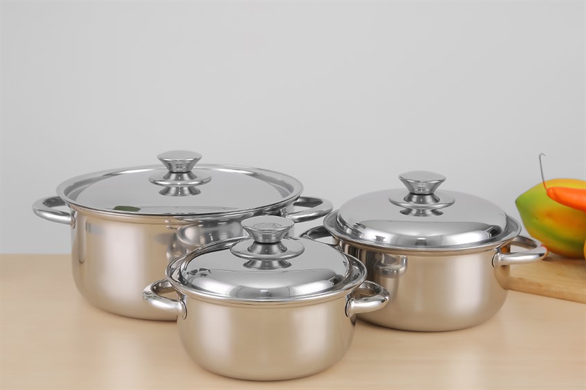 Bộ 3 nồi inox nắp inox Fivestar FS06S2 với phần đáy 3 lớp được làm từ inox 403 giúp truyền nhiệt tốt