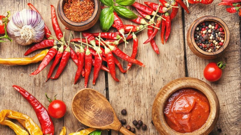 Đồ ăn cay nóng làm kích ứng niêm mạc họng, khiến bệnh lâu lành Đồ ăn cay nóng làm kích ứng niêm mạc họng, khiến bệnh lâu lành
