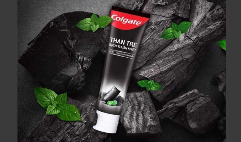 Kem đánh răng Colgate Colgate Sạch Thuần Khiết hương than tre 180g