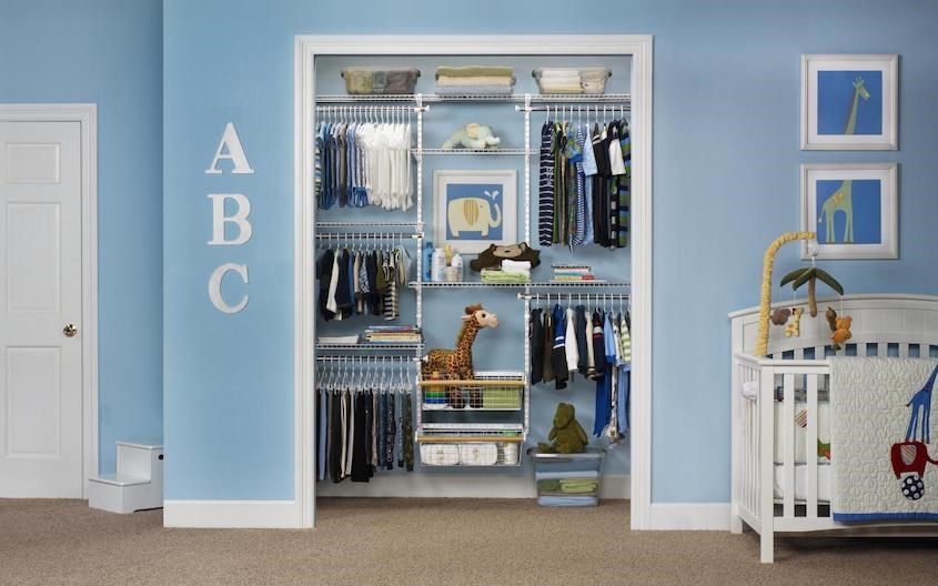 Thường xuyên vệ sinh và dọn dẹp tủ quần áo của bé gọn gàng và ngăn nắp