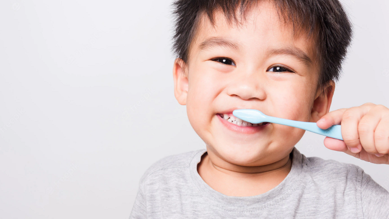 Đánh răng ít nhất 2 lần/ngày cach-chua-viem-luoi-tai-nha-don-gian-an-toan-1