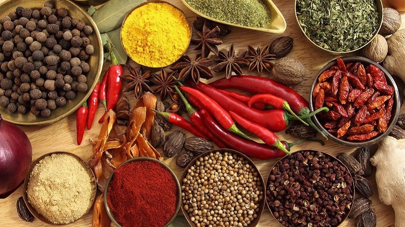 Hạn chế đồ ăn cay nóng cach-chua-viem-luoi-tai-nha-don-gian-an-toan-2