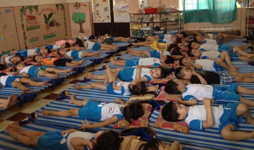 Điều kiện ngủ trưa cũng rất quan trọng khi chọn trường cho con