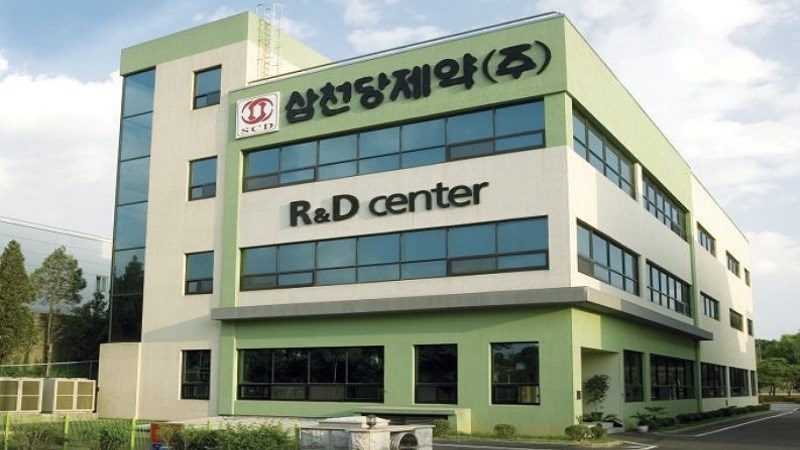 Năm 1992, nhà máy sản xuất tại Khu Công nghiệp Dược phẩm HyangNam được KGMP phê duyệt