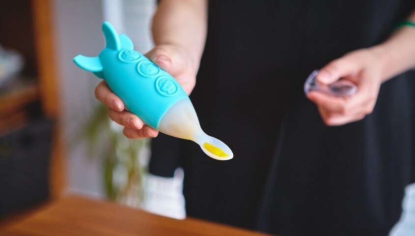 Bình ăn dặm có thìa đong lượng thức ăn