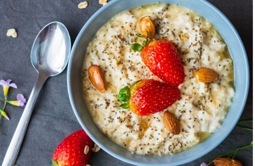 Có thể nấu kết hợp yến mạch và các loại rau củ cho trẻ từ 7 tháng tuổi