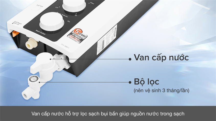 Máy nước nóng trực tiếp Panasonic 4500W DH-4RP1VW được trang bị van cấp nước có bộ lọc mang tới dòng nước sạch trong