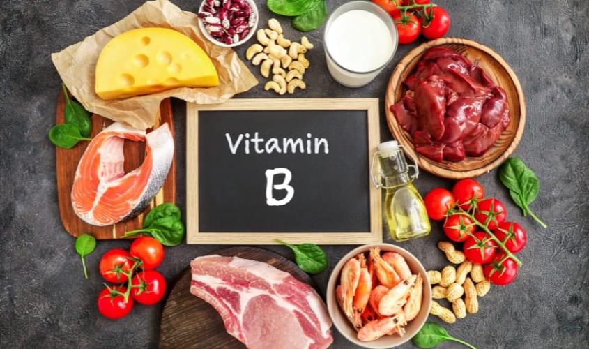 Vitamin B thường có trong các loại thực phẩm tự nhiên như hạnh nhân, óc chó,...