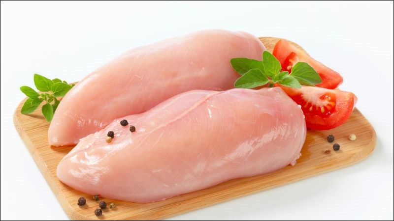 Thịt gà bỏ da chứa ít natri và phospho Thịt gà bỏ da chứa ít natri và phospho phù hợp cho bệnh thận