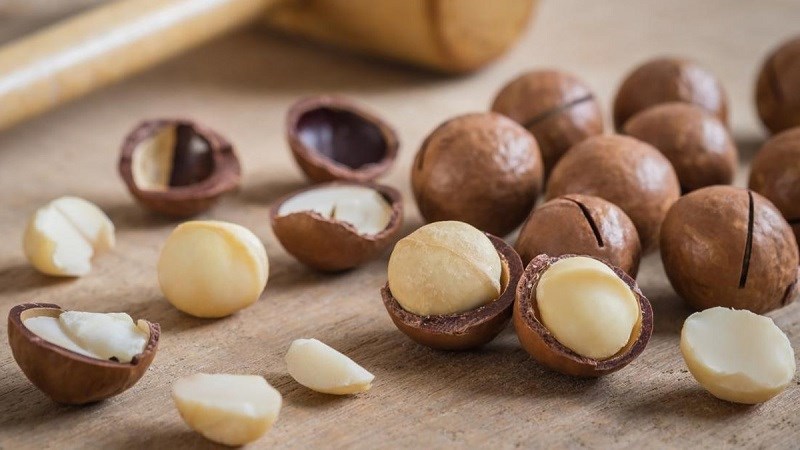 Hạt mắc ca chứa ít phospho hơn các loại hạt khác Hạt mắc ca chứa ít phospho và có thể thay thế các loại hạt khác cho người bệnh thận