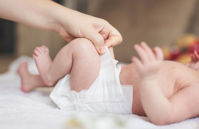 Vệ sinh cho bé cẩn thận sau mỗi lần thay bỉm