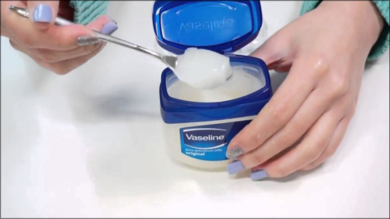Vaselin giúp làm mềm lớp sừng và tái tạo da tốt hơn