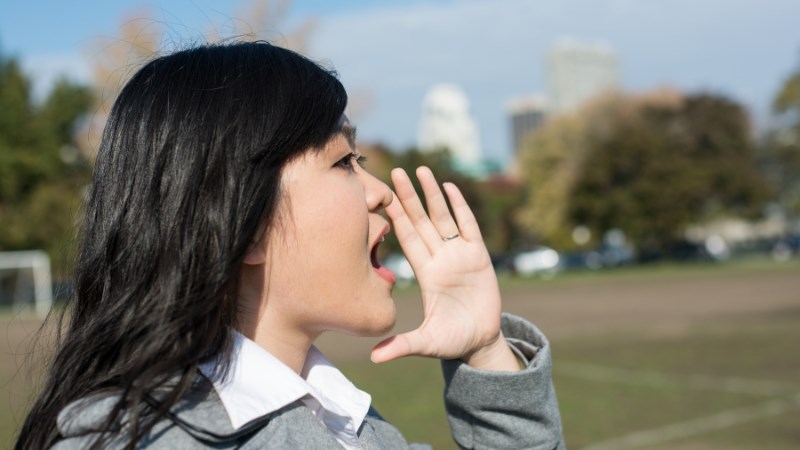 La hét quá mức gây phù nề, đau rát cổ họng
