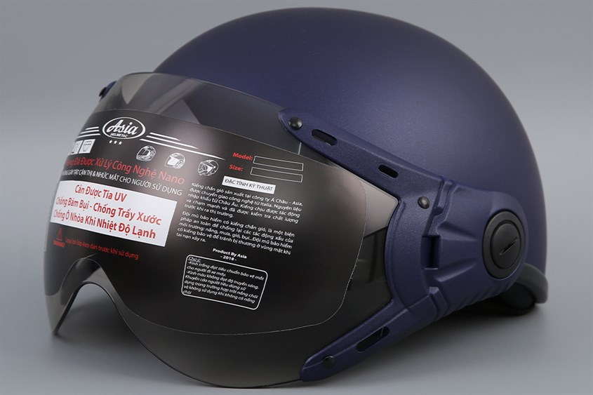 Mũ 1/2 có kính giúp ngăn chặn tia UV Mũ 1/2 có kính giúp ngăn chặn tia UV