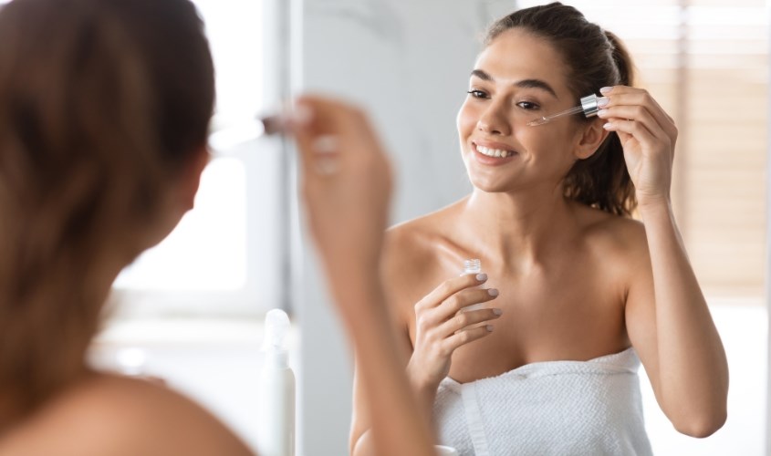 Bạn chỉ nên dùng một lượng serum vừa đủ Bạn chỉ nên dùng một lượng serum vừa đủ