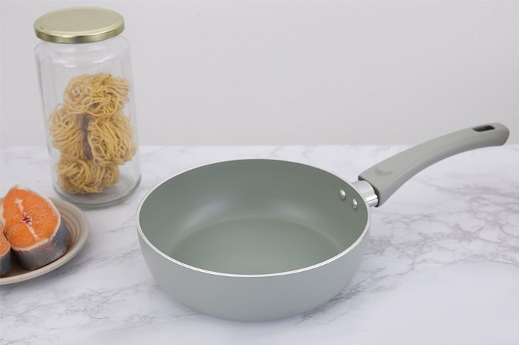 Chảo nhôm sâu chống dính đáy từ 20 cm Elmich Harmonia EL-3779 được làm bằng hợp kim nhôm cao cấp, đáy inox 403