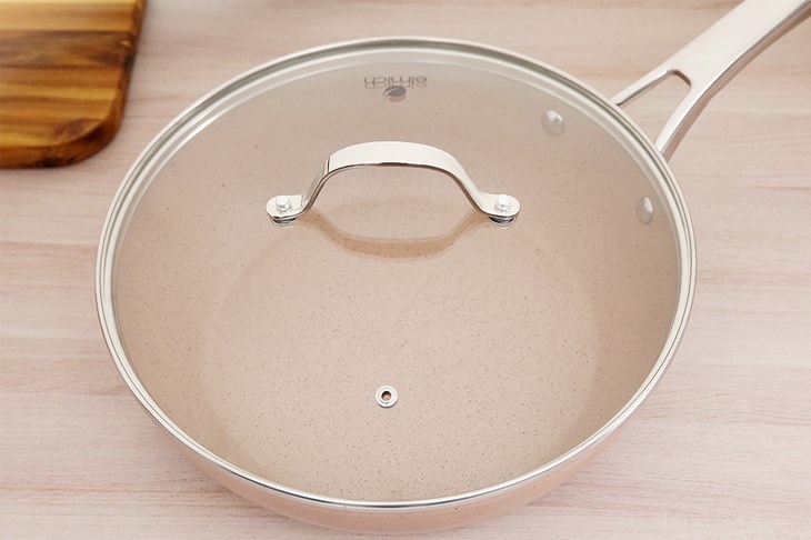 Chảo nhôm chống dính vân đá đáy từ nắp kính 28 cm Elmich Fusion EL-3969 Hồng với vung kính trong suất giúp quan sát món ăn, hạn chế dầu, mỡ bị bắn ra ngoài