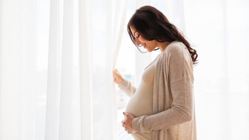 Thai phụ trong 3 tháng đầu không nên uống dầu gấc để tránh bị dư thừa vitamin A