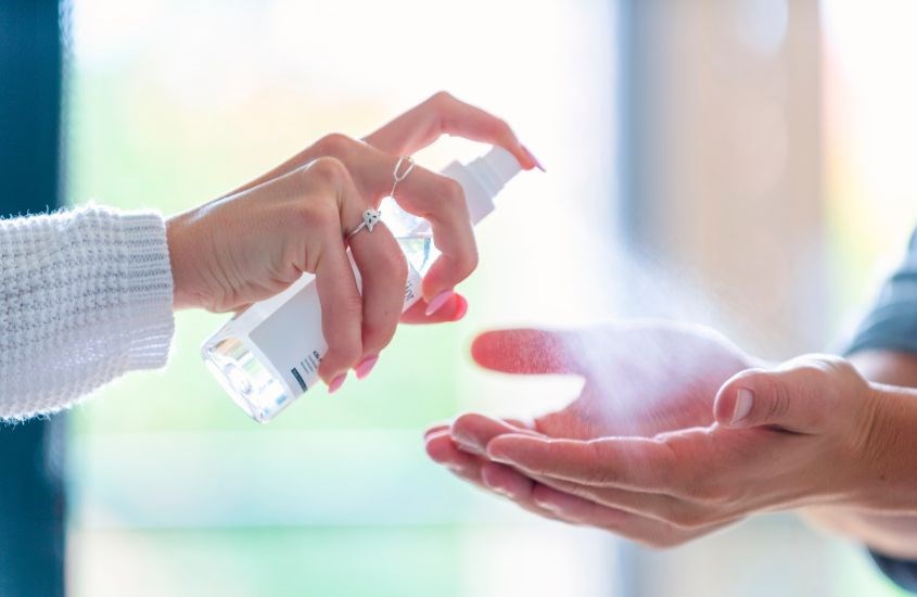 Rửa tay thường xuyên là một biện pháp để phòng bệnh