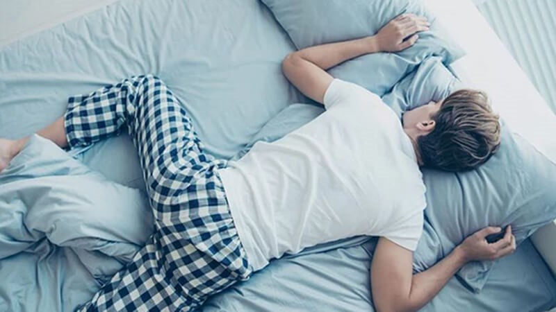 Chảy nước dãi khi ngủ thường gặp ở nhiều người không phân biệt độ tuổi hay giới tính