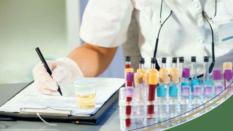 Tổng phân tích nước tiểu giúp chẩn đoán sỏi niệu quản