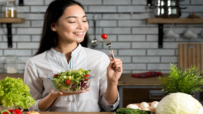 Duy trí chế độ ăn lành mạnh để bảo vệ sức khỏe, giúp giấc ngủ ngon hơn