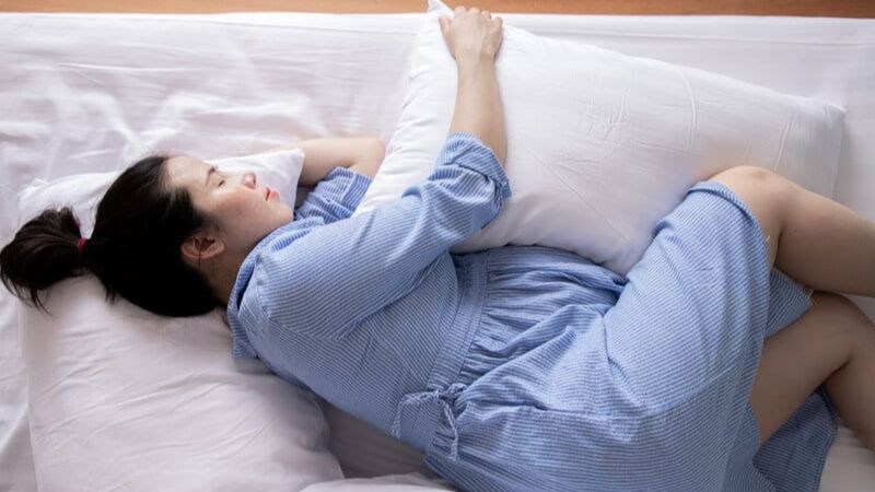 Tư thể ngủ không phù hợp có thể gây đau mỏi cơ, khó vào giấc ngủ