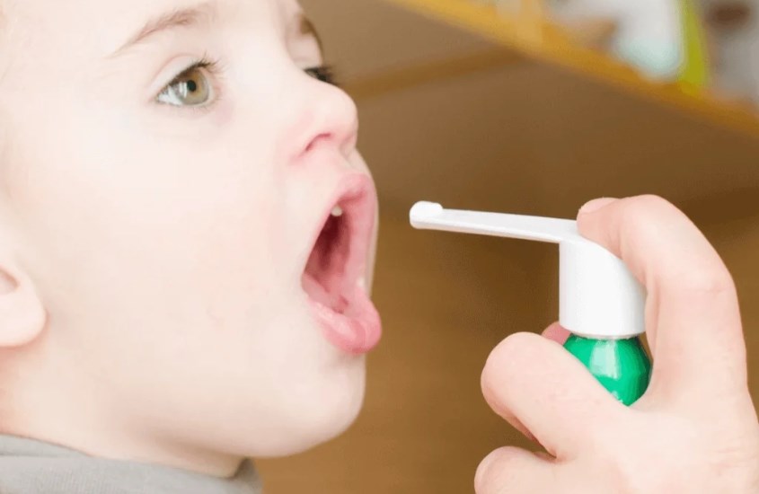 Xịt chống sâu răng từ 4 -5 lần sau mỗi bữa ăn