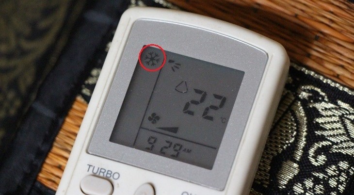 Ký hiệu chế độ COOL trên remote điều hòa.