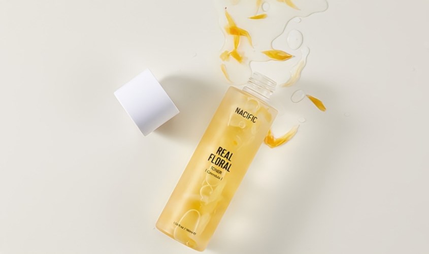 Toner chứa thành phần thảo mộc giúp hỗ trợ se khít lỗ chân lông, ngăn ngừa mụn hiệu quả