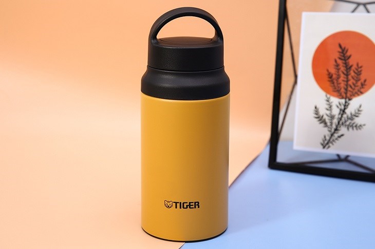 Bình giữ nhiệt inox 400 ml Tiger MCZ-S040YEV có mức giá chỉ 440.000 VNĐ (cập nhật tháng 02/2023, có thể thay đổi theo thời gian)
