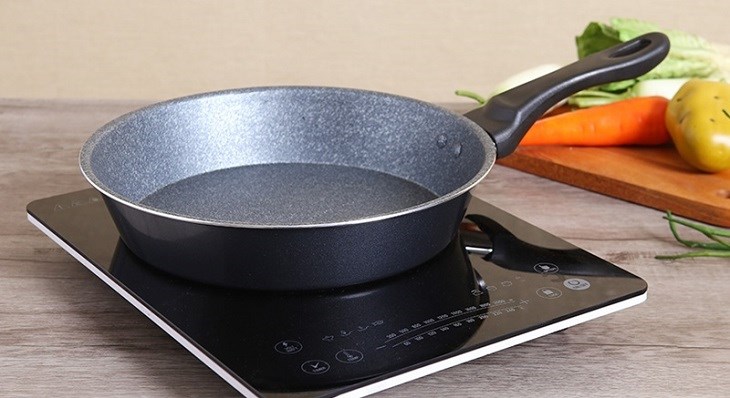 Chảo nhôm chống dính đáy từ 28 cm Happycook MFP-28IH GRAY có thể sử dụng nấu trên bếp từ