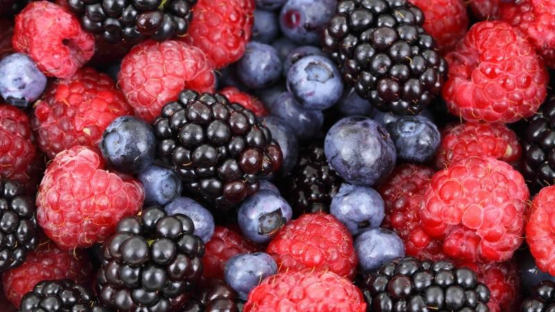 Quả mọng là những loại trái cây có thể giúp cải thiện tình trạng viêm đường tiết niệu