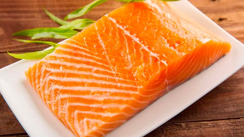 Cá hồi chứa omega-3 giúp giảm viêm