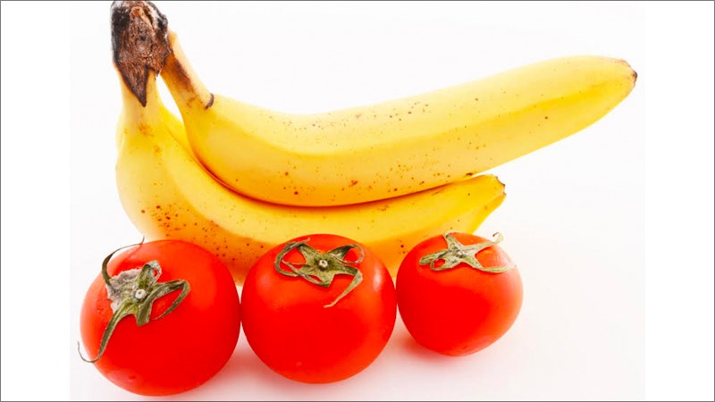 Mặt nạ cà chua và chuối giúp giảm sắc tố da, duy trì độ đàn hồi của da