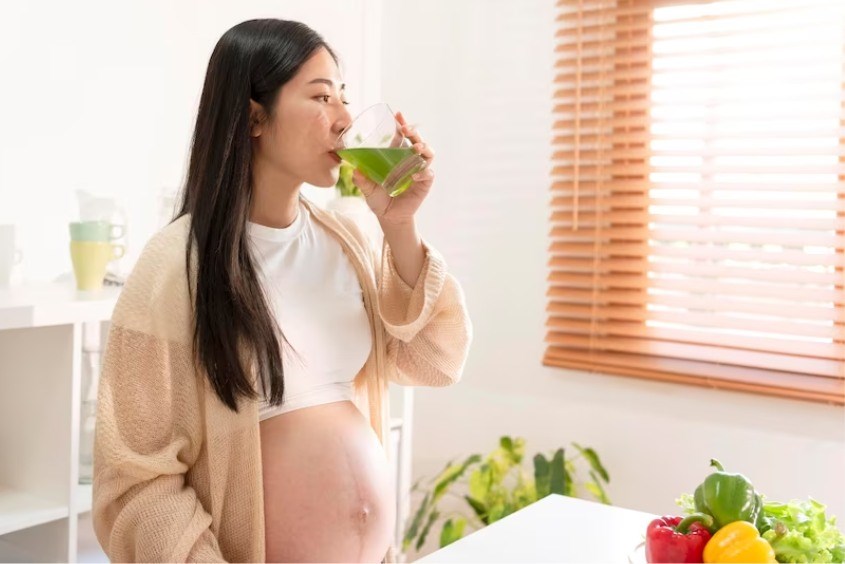 Xây dựng chế độ ăn uống lành mạnh giúp mẹ bầu giảm đau ngực khi mang thai