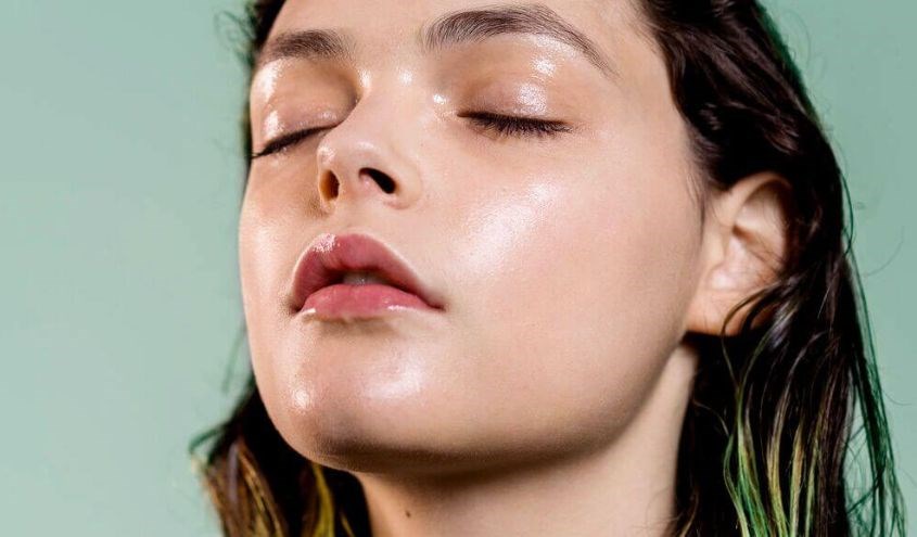 Để chăm sóc da hiệu quả, bạn nên tìm công thức dưỡng ẩm có gốc nước