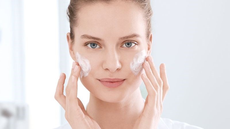 Chất chống oxy hoá giúp làm mờ vết thâm và dịu làn da bị tổn thương