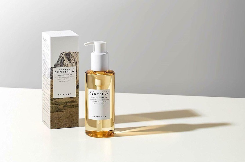 Dầu tẩy trang chiết xuất Rau Má Skin1004 Madagascar Centella Light Cleansing Oil 200 ml