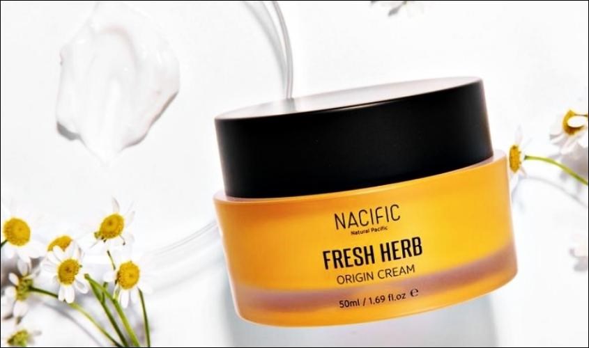 Kem dưỡng sáng và làm dịu da chiết xuất Hoa Cúc Nacific Fresh Herb Origin 50 ml