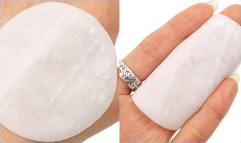 Thấm toner ra bông tẩy trang và sử dụng như lotion mask, sẽ giúp da căng bóng hơn khi trang điểm