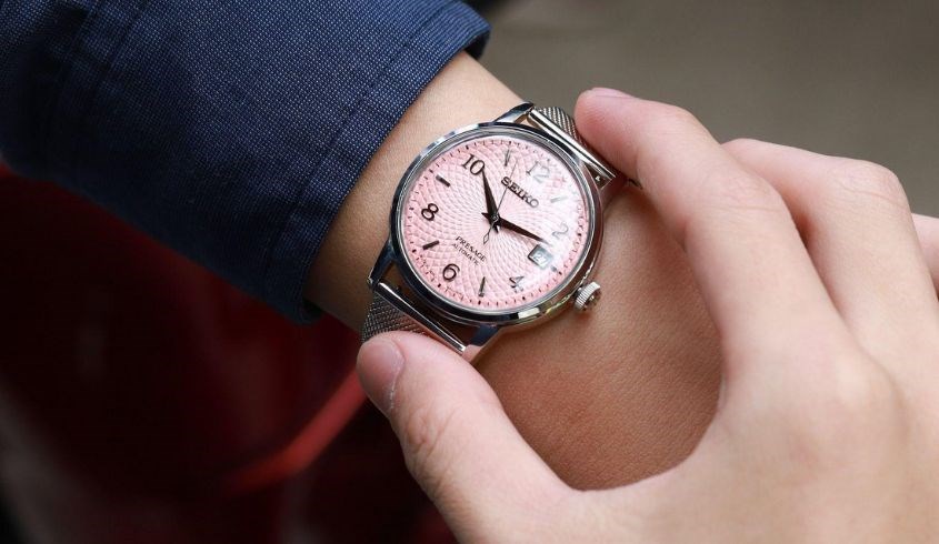 Đồng hồ cơ không cần phải thay pin khi dùng